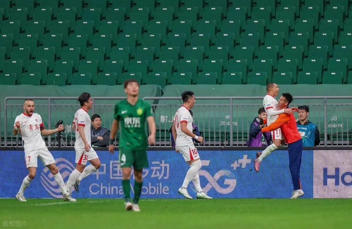 爱游戏在线登录赛前北京国安备战中超，篮板制胜细节曝光，引发热议，轮换策略成焦点的简单介绍